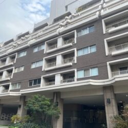 南青山に佇むビンテージマンションです。外観